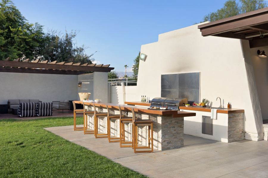 Outdoor kitchen and bar